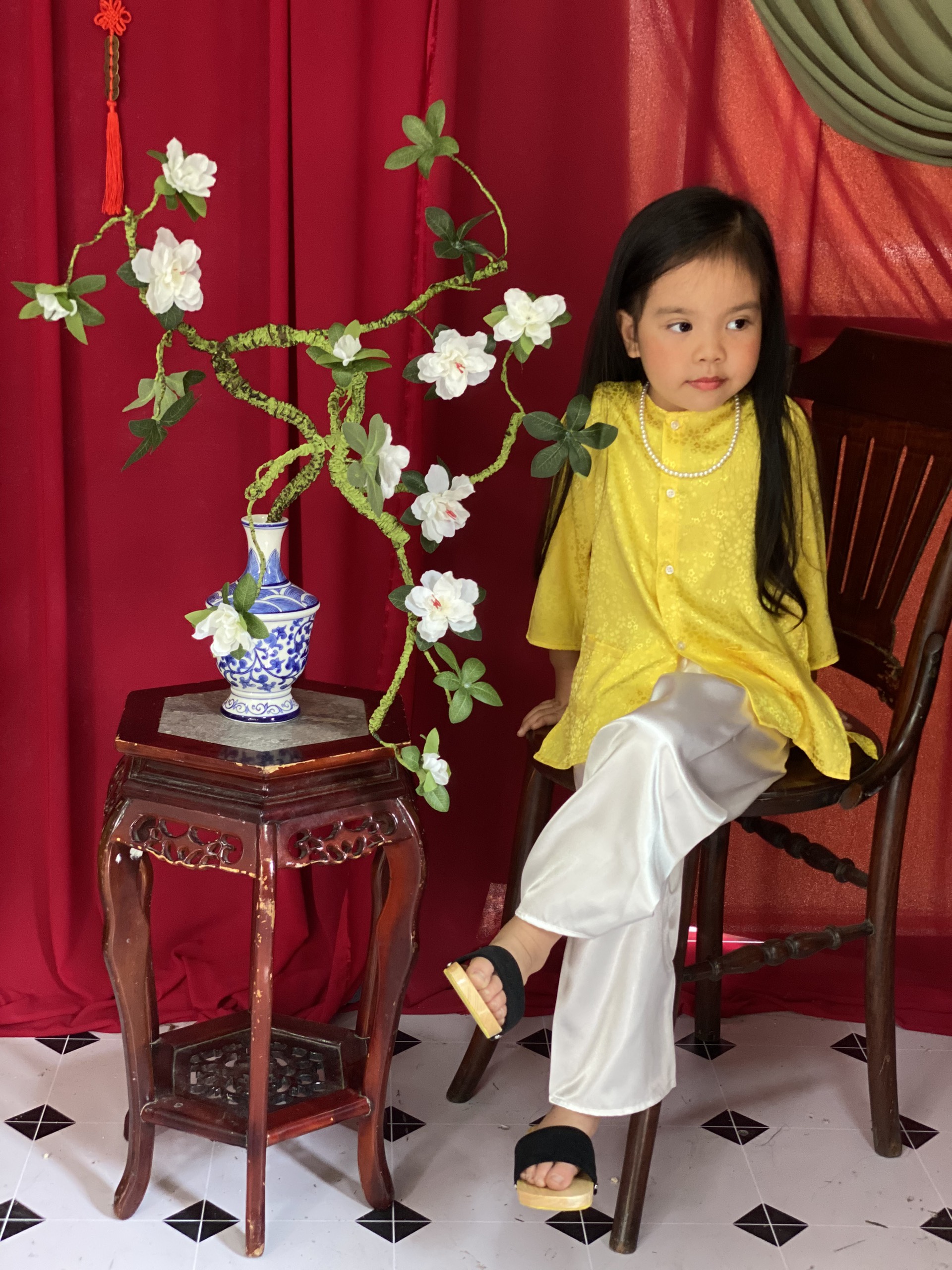 Bà ba gấm cao cấp cho bé gái. áo riêng quần riêng phi bóng trắng và đen.