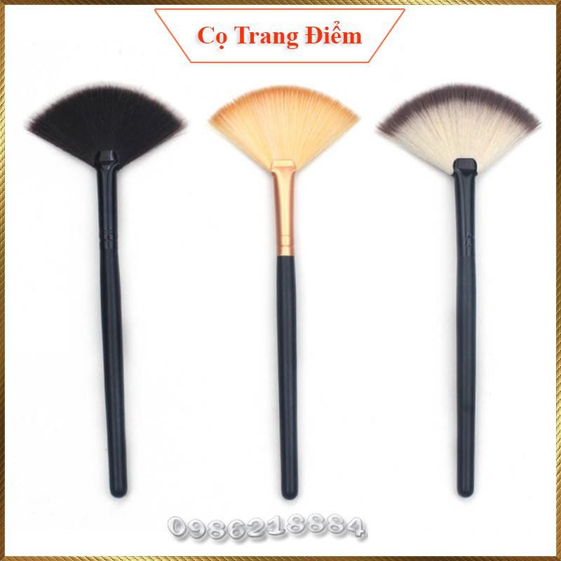 Cọ phủi phấn trang điểm hình quạt PPQ2