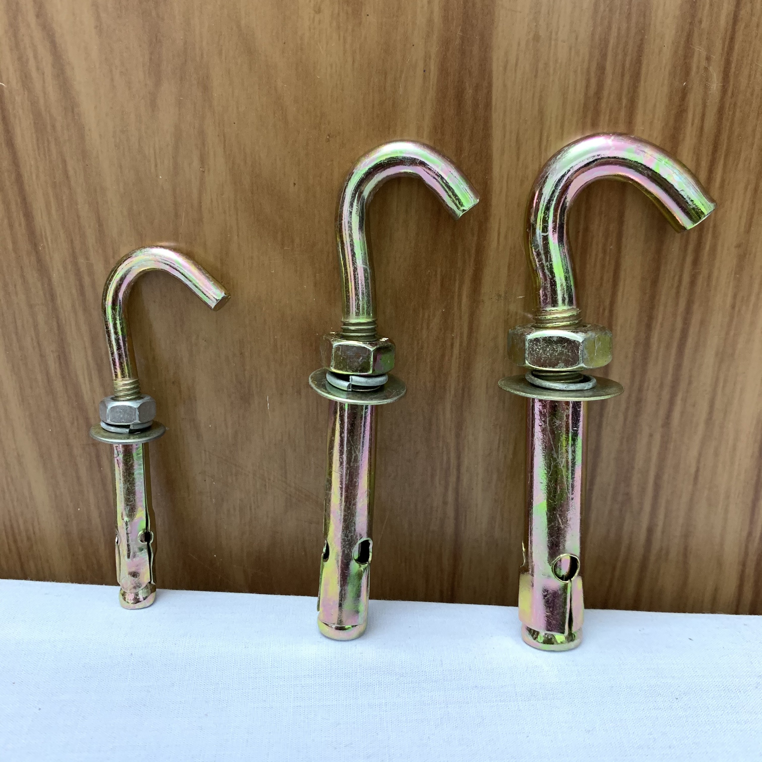 Nở móc sắt phi 6mm, 8mm và 10mm dùng làm móc treo đồ ,căng dây phơi