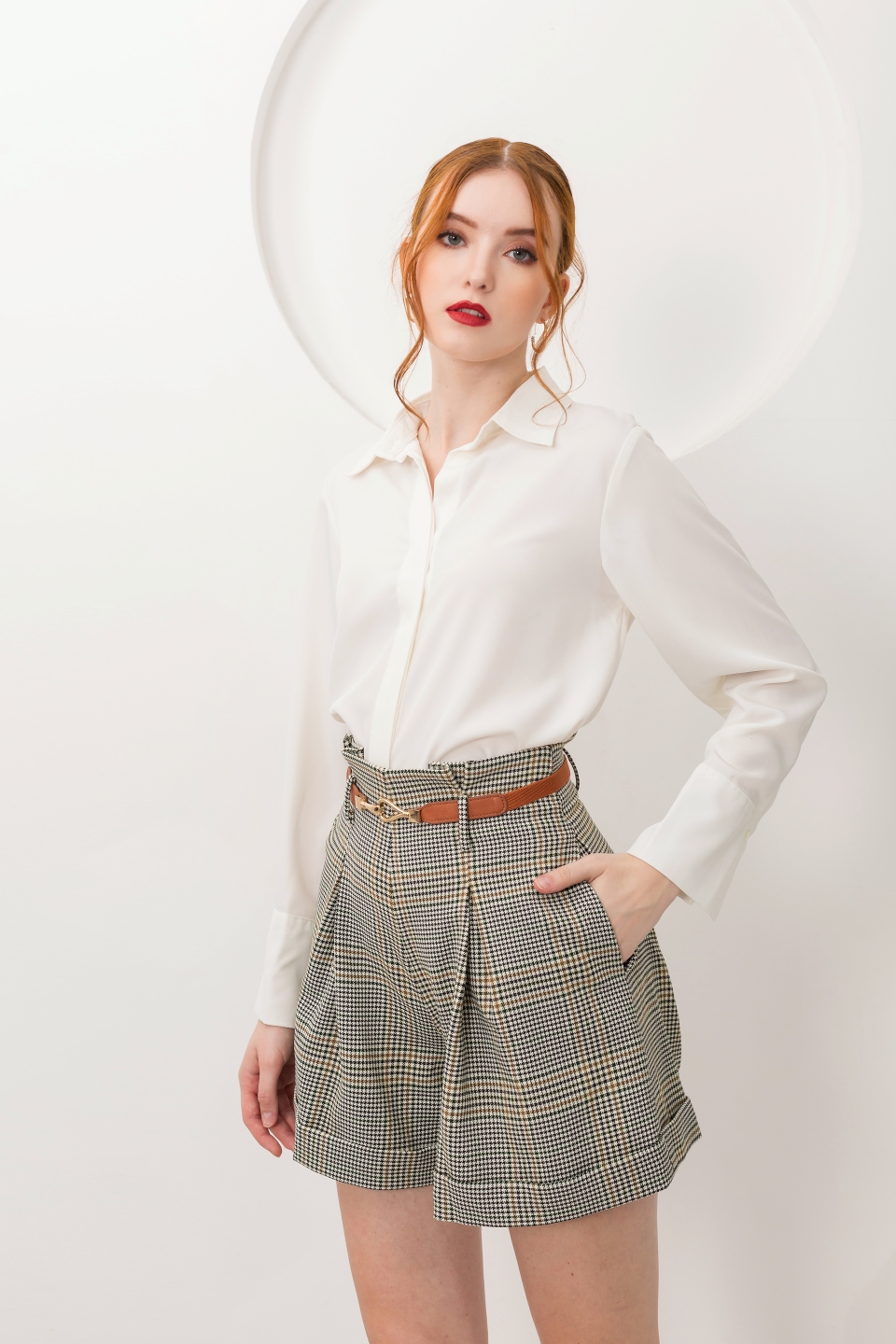 Quần short xếp ly xám sọc vàng vải cotton Gunich