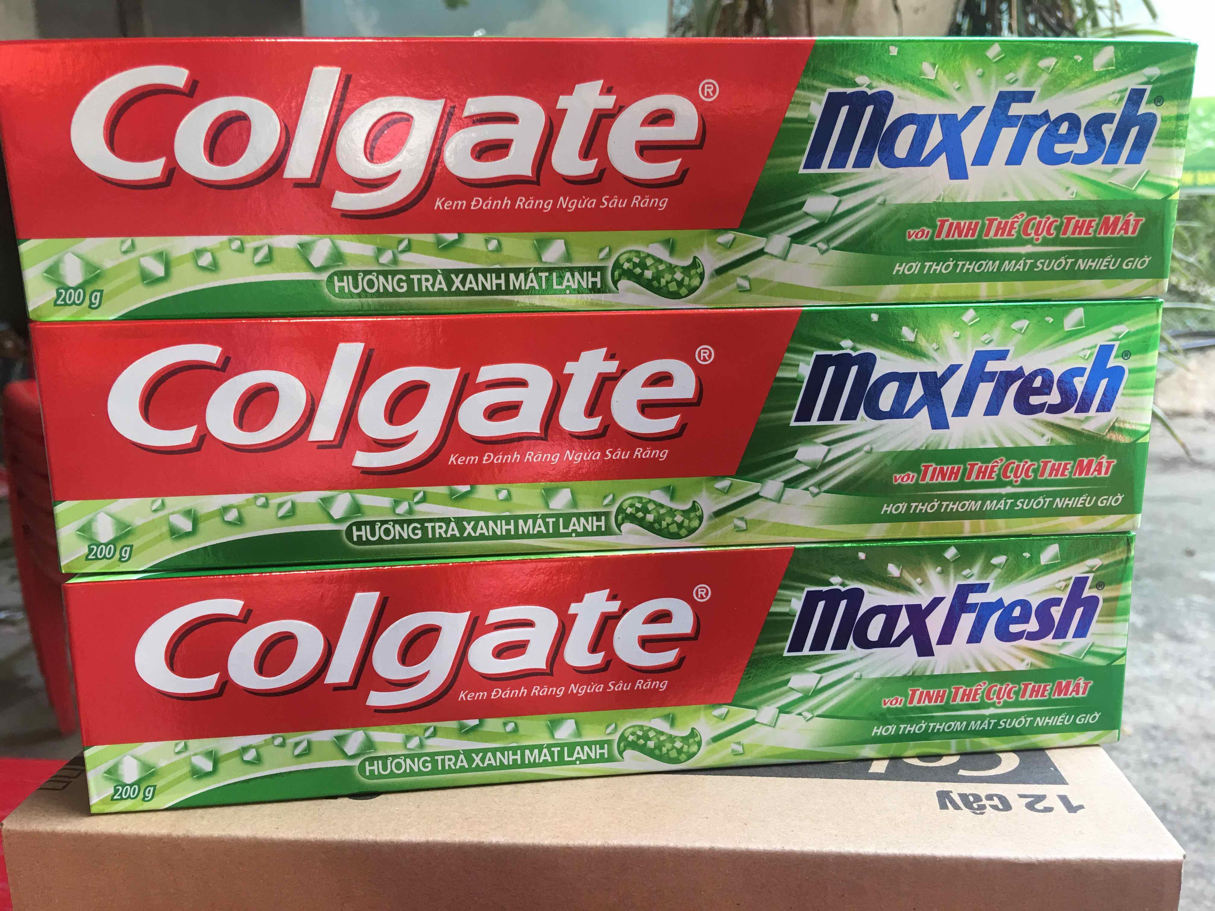 Kem đánh răng Colgate MaxFresh hương trà xanh 200gram