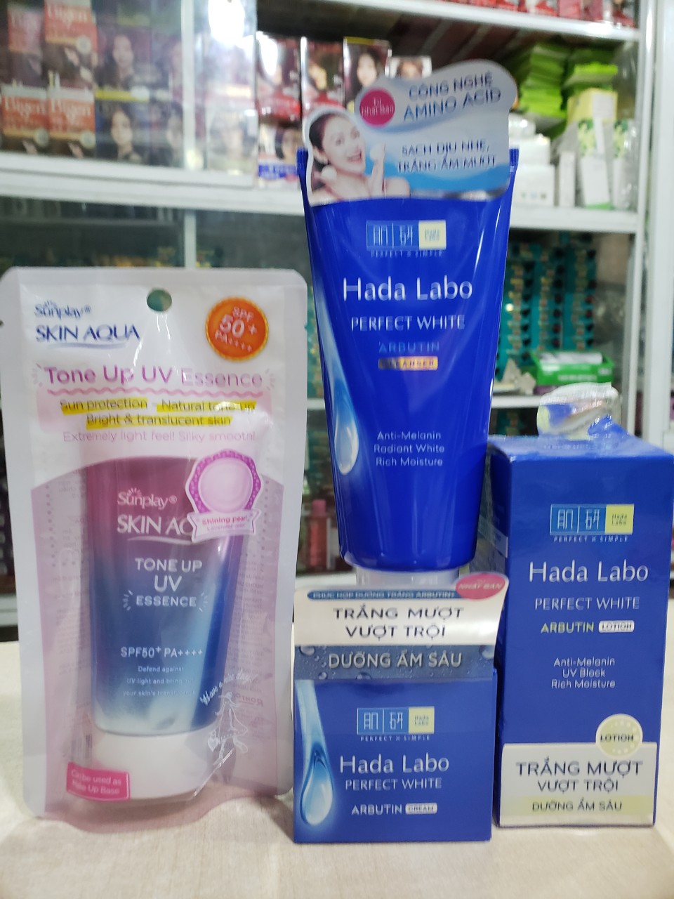 [HCM]Bộ sản phẩm chống nắng dưỡng trắng tối ưu Sunplay - Hada Labo (Chống nắng 50g + Kem rửa mặt 80g + Dung dịch dưỡng 100ml + Kem dưỡng 50g)
