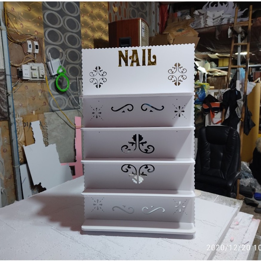 Kệ để nước sơn nail chữ vàng treo tường ( 2 Size )