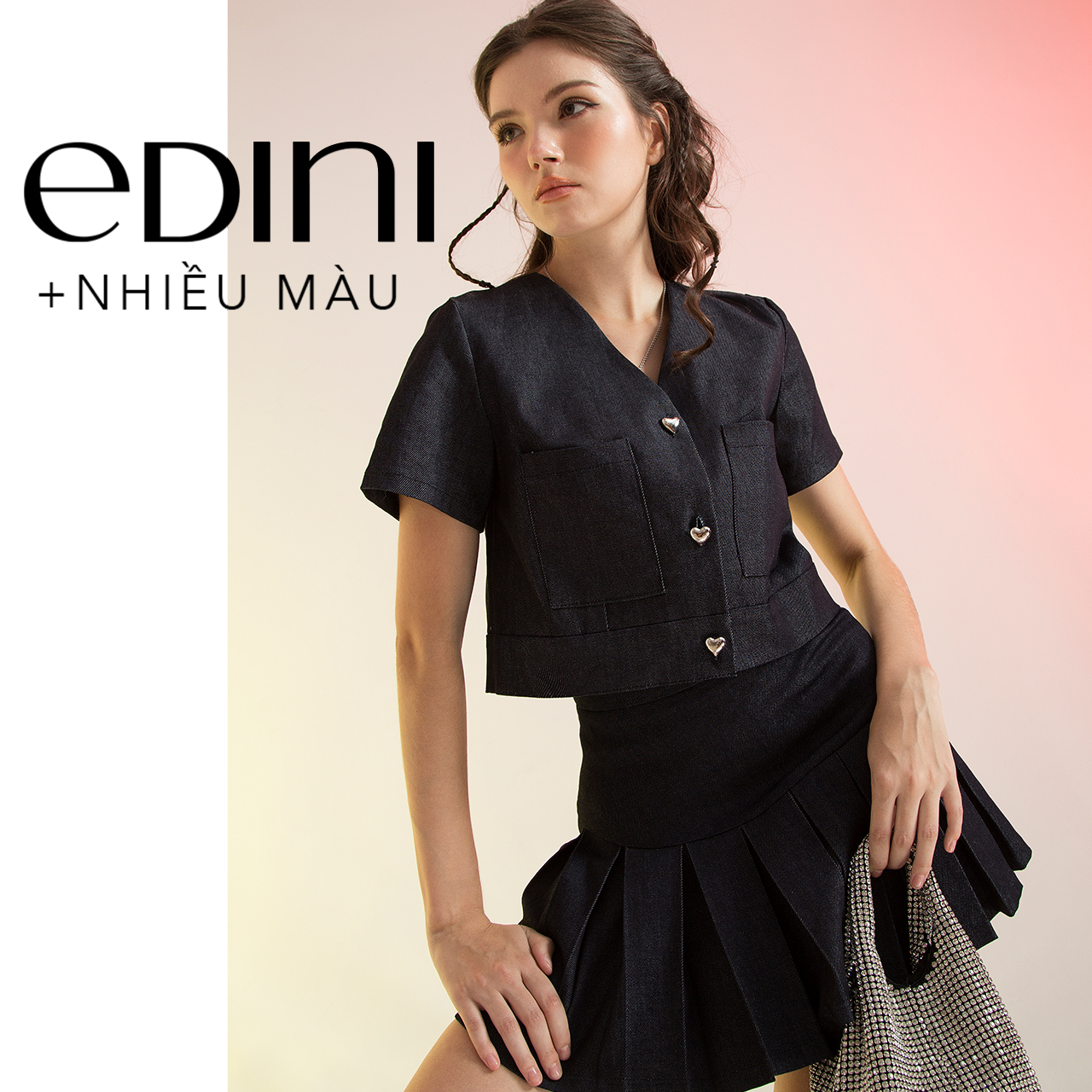 Set áo đính nút trái tim dễ thương và chân váy xếp ly thanh lịch - edini