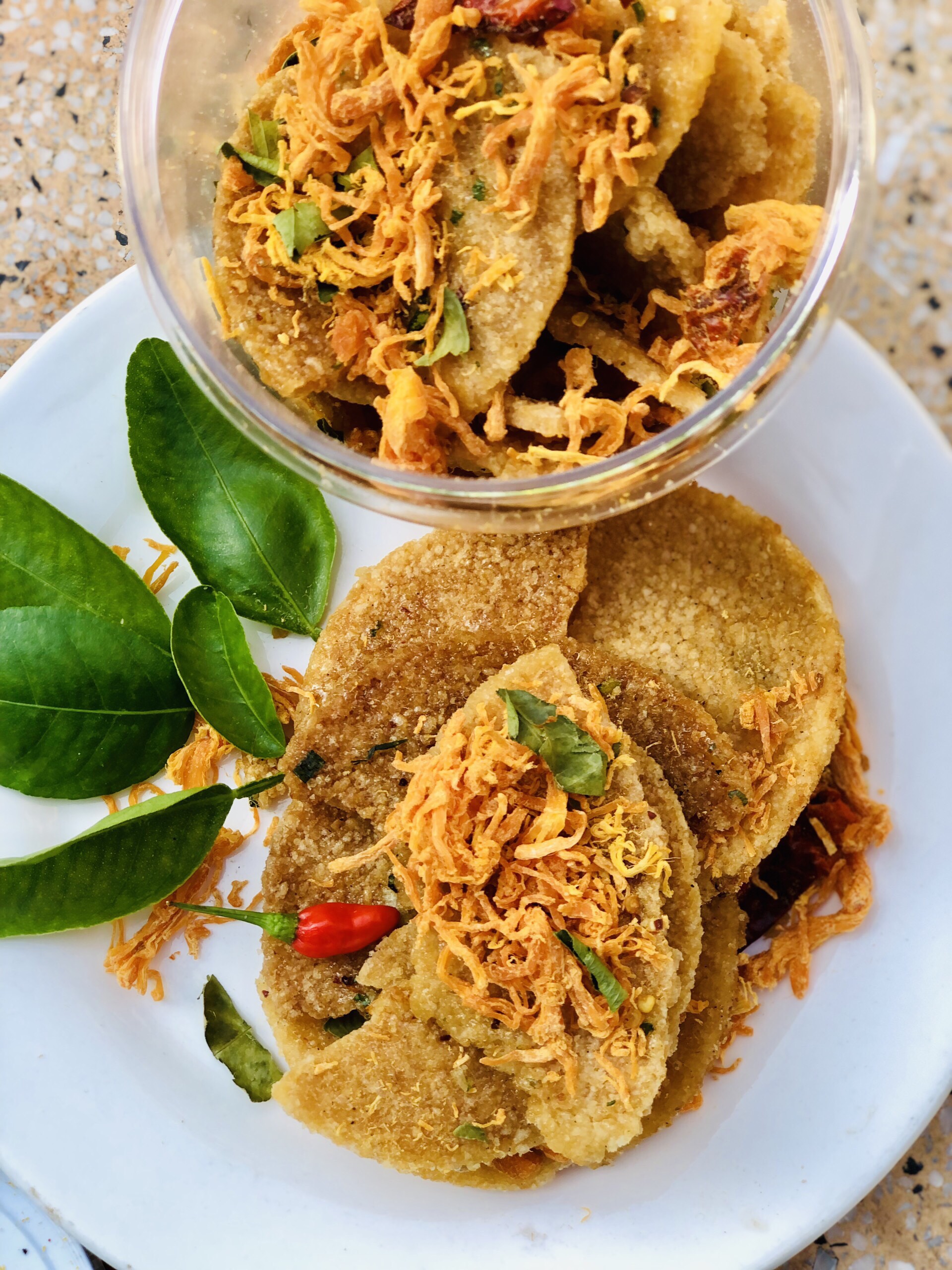 Cơm cháy khô gà lá chanh