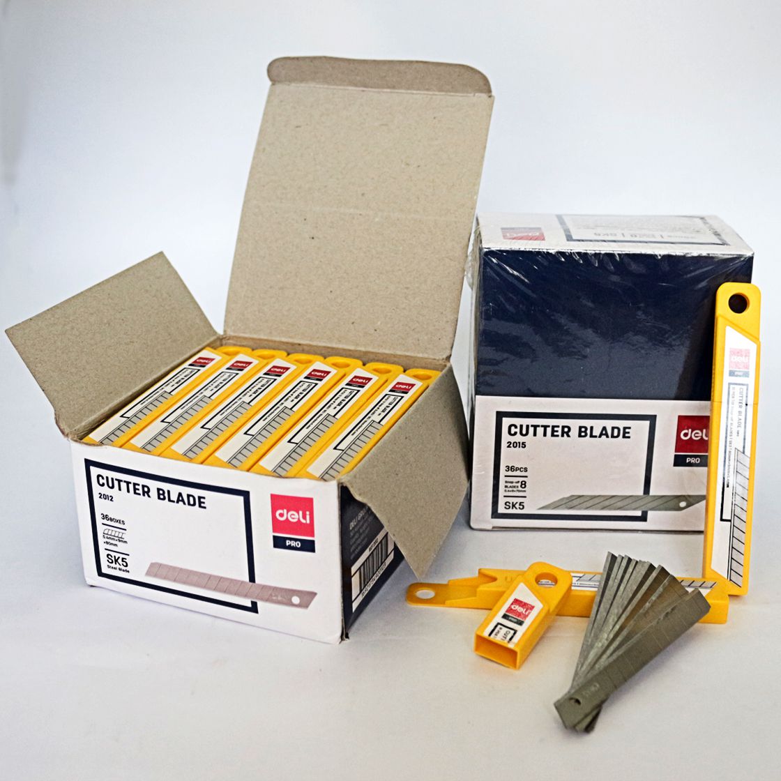  1 hộp lớn 36 vỉ ,1 vỉ 10 Lưỡi dao rọc giấy nhỏ DELI 2015,lưỡi dao nhọn góc 30 độ,sắc bén,bền,đẹp 
