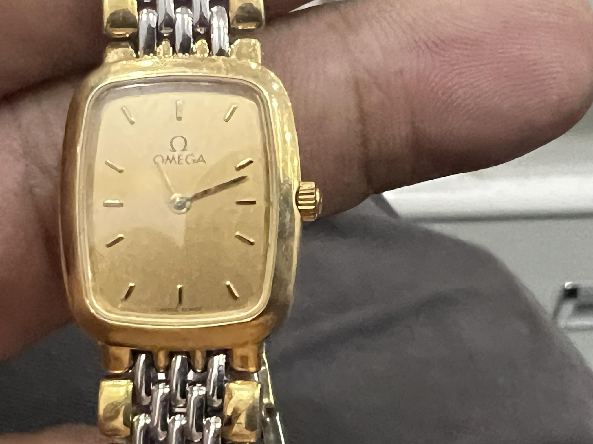Đồng hồ  Omega nữ  size 24 chính hãng  chuẩn Authentic .