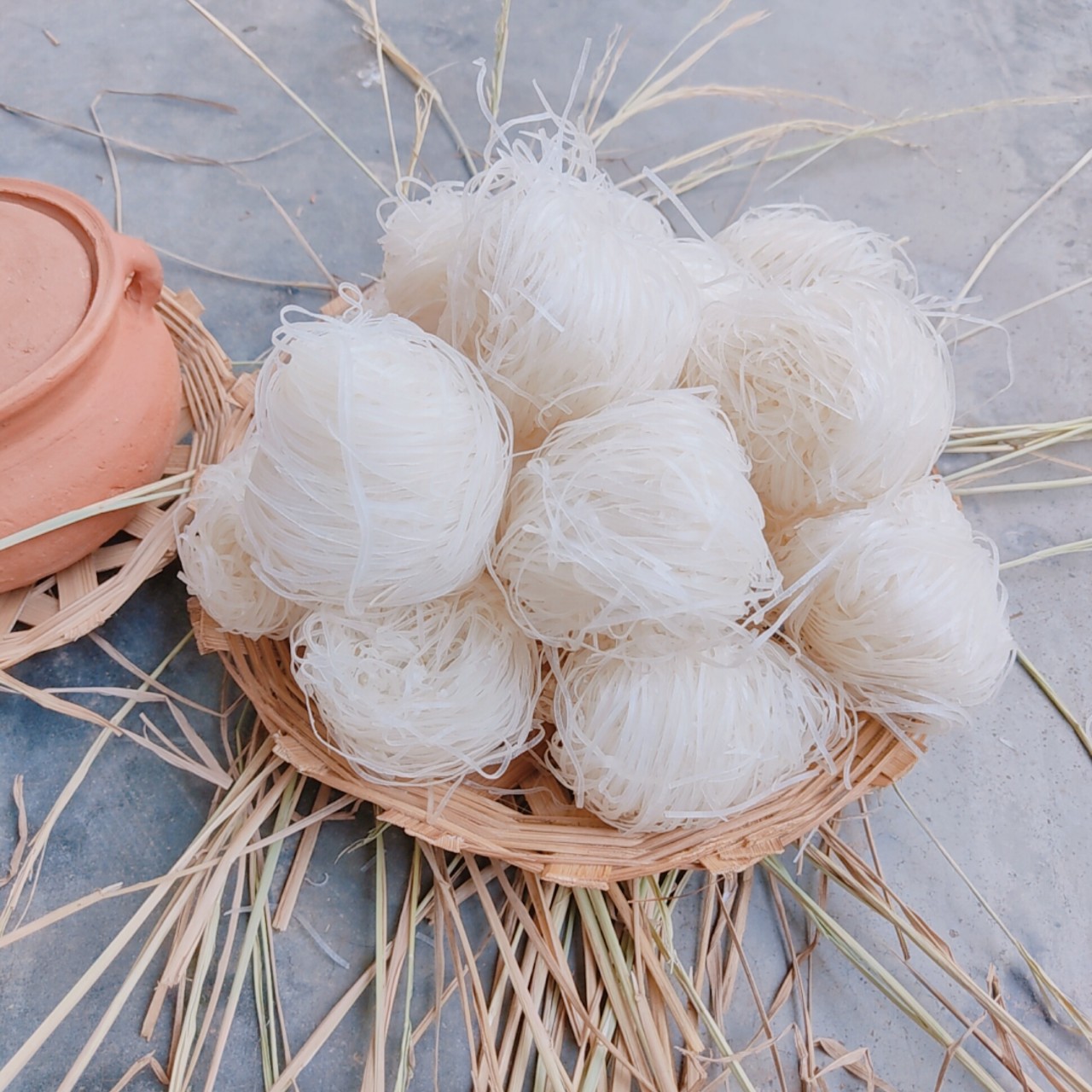 Phở khô (bún sắc) Bình Định cuộn tròn loại 1 dai ngon đặc biệt 1kg - Ảnh thật