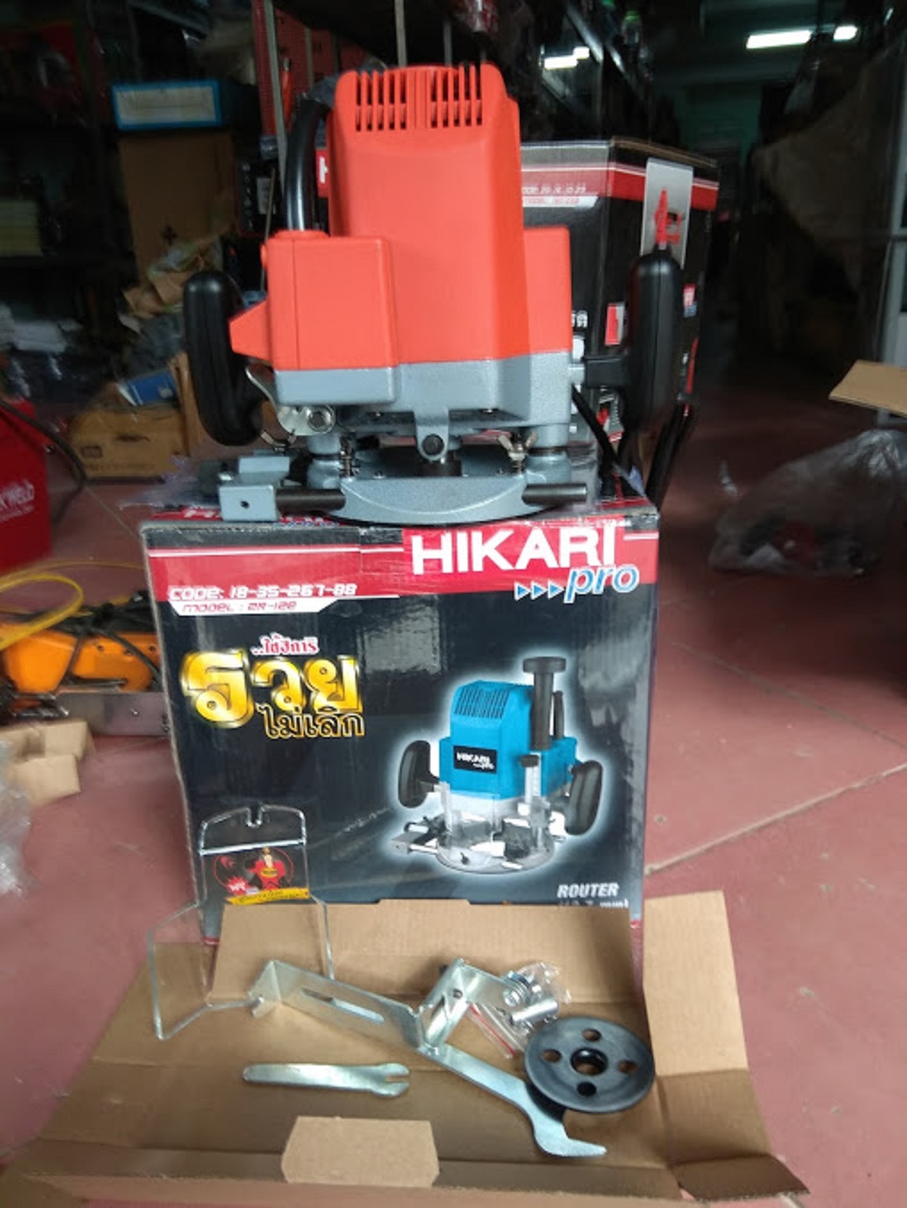Máy soi mộng gỗ hikari 2r-12e, 12.7mm, 1200w. madein thái lan, 2 tay cầm.