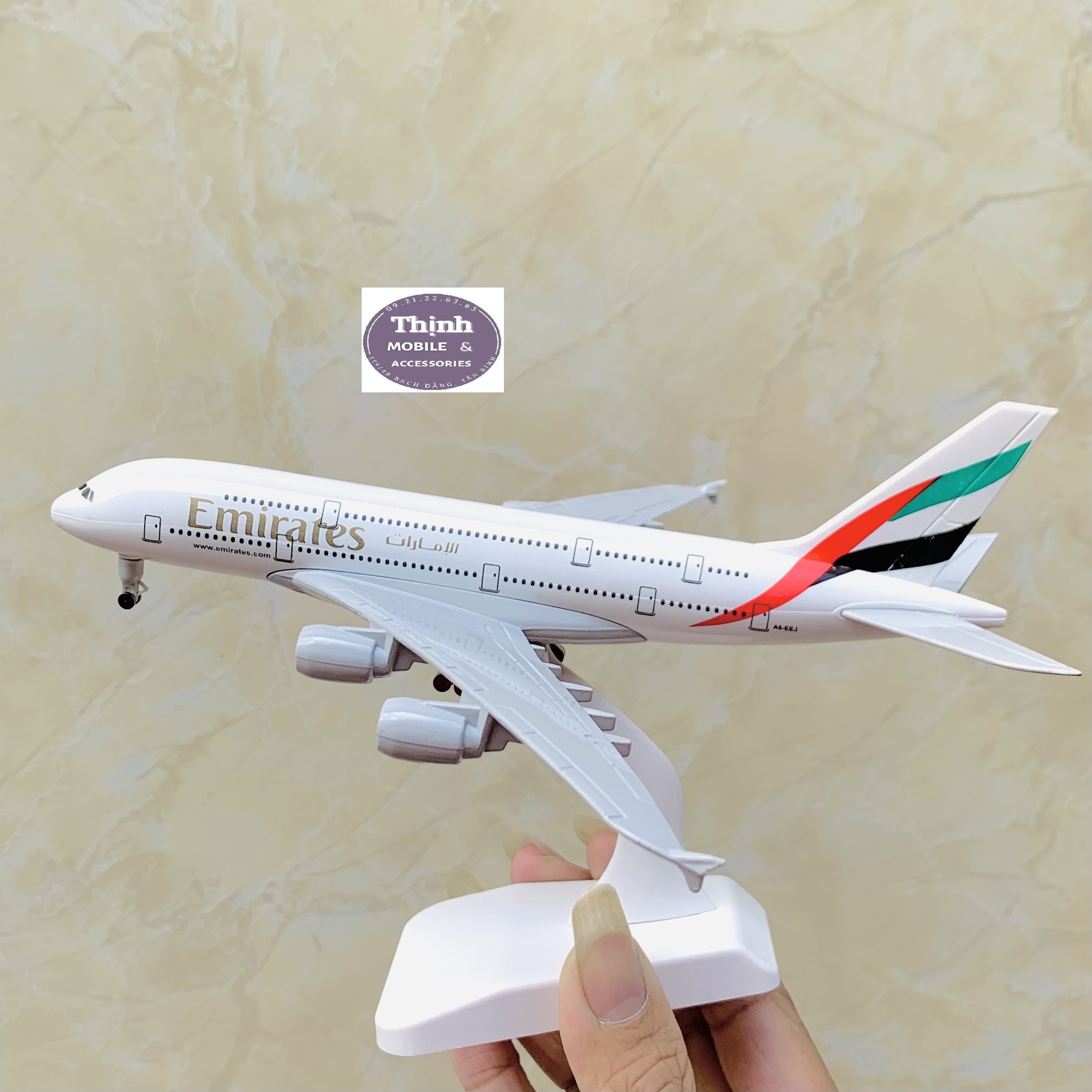 Mô hình máy bay boeing airbus a380 hãng hàng không " emirates "