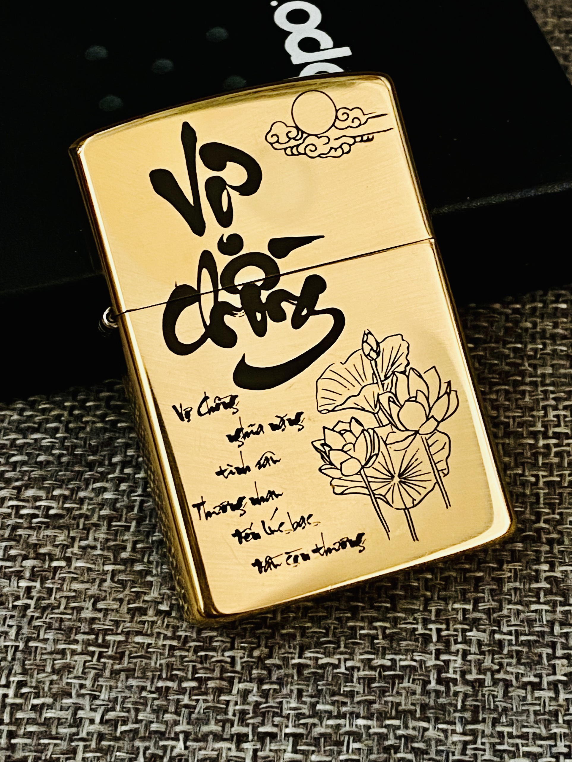 Bật lửa hộp quẹt xăng đá zippo la mã -- zippo đồng nguyên khối mẫu vợ chồng. (tặng kèm chai xăng