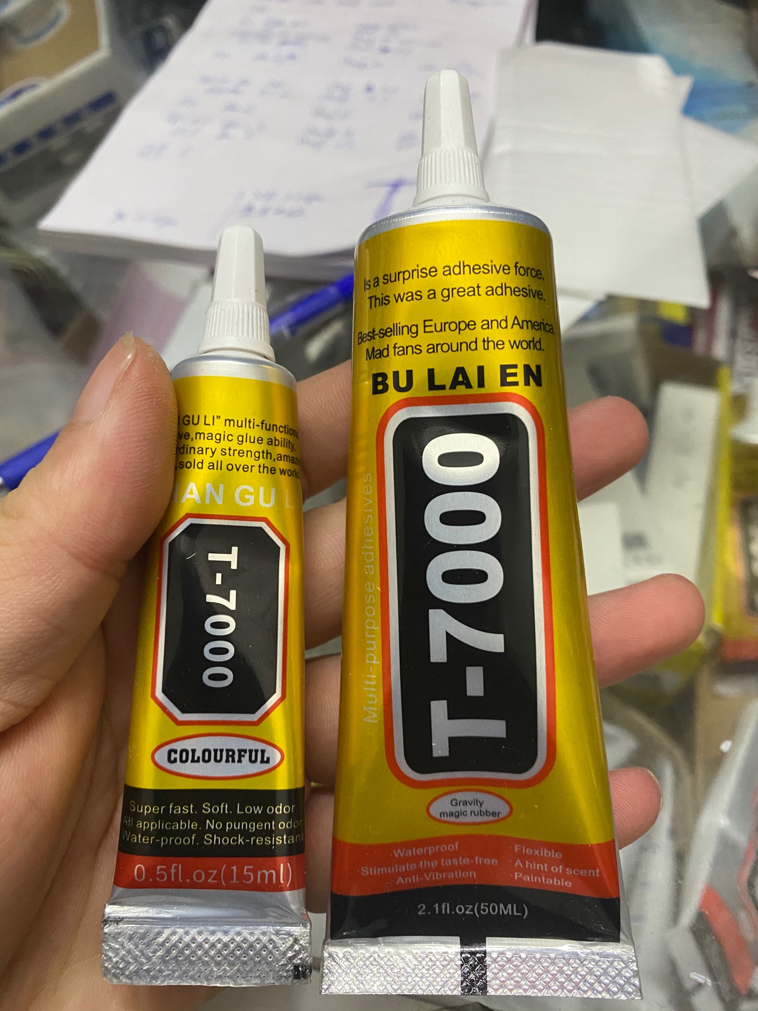 Keo dán ron, màn hình, dán đa năng màu đen T-7000