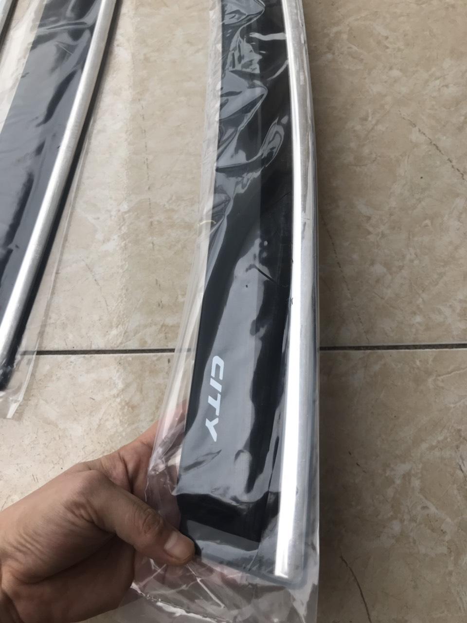Vè che mưa xe honda CITY chỉ inox dập chữ