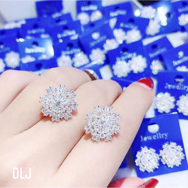 Bông Tai Hoa Gắn Đá Sang Chảnh  - TRANG SỨC BẠC TNJ CAM KẾT HÀNG CHUẨN ẢNH, CHẤT LƯỢNG TỐT, PHỤC VỤ TẬN TÌNH, CHU ĐÁO