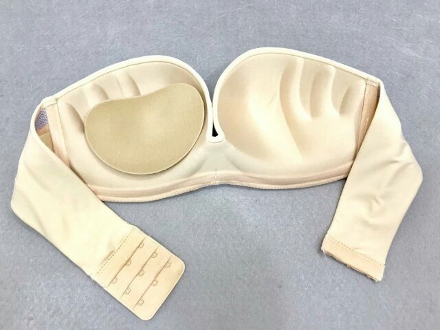 Một đôi mút dán độn ngực