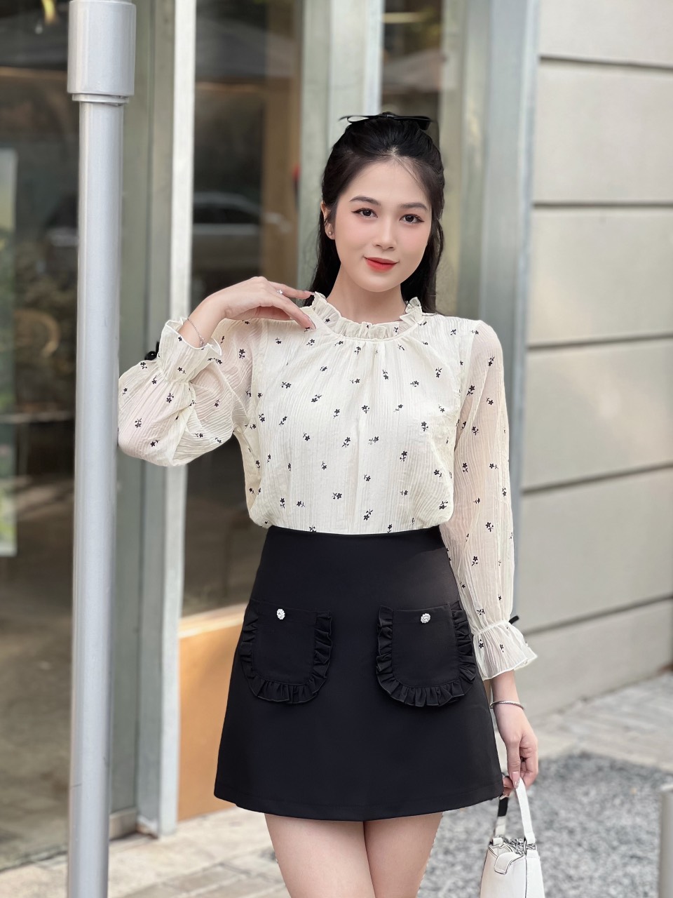 Áo sơ mi chiffon in hoa nhí đính nơ tay dễ thương chất voan tơ