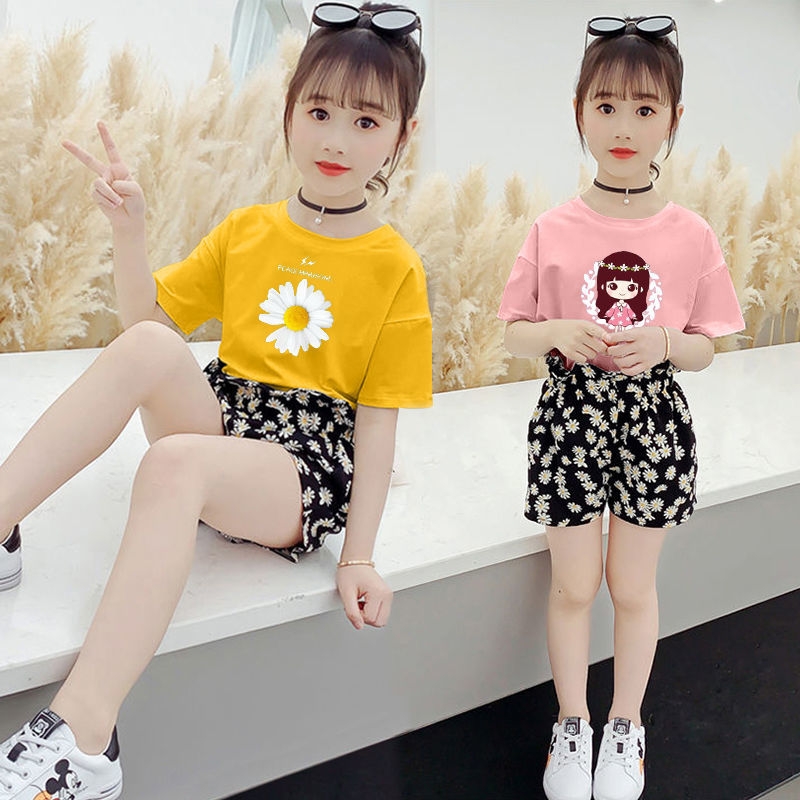 Set quần áo trẻ em mẫu quần hoa cúc dành cho bé gái 18-45kg. Thiết kế đáng yêu, màu sắc tươi sáng. MA27