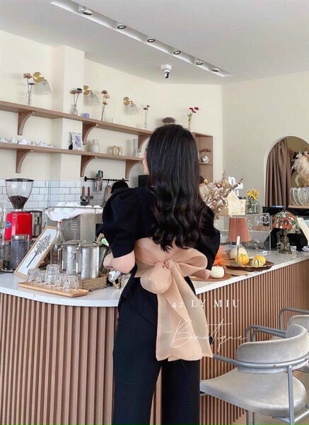 Set bộ thiết kế áo tay búp hở lưng cột nơ sau, quần ống loe siêu sang chảnh