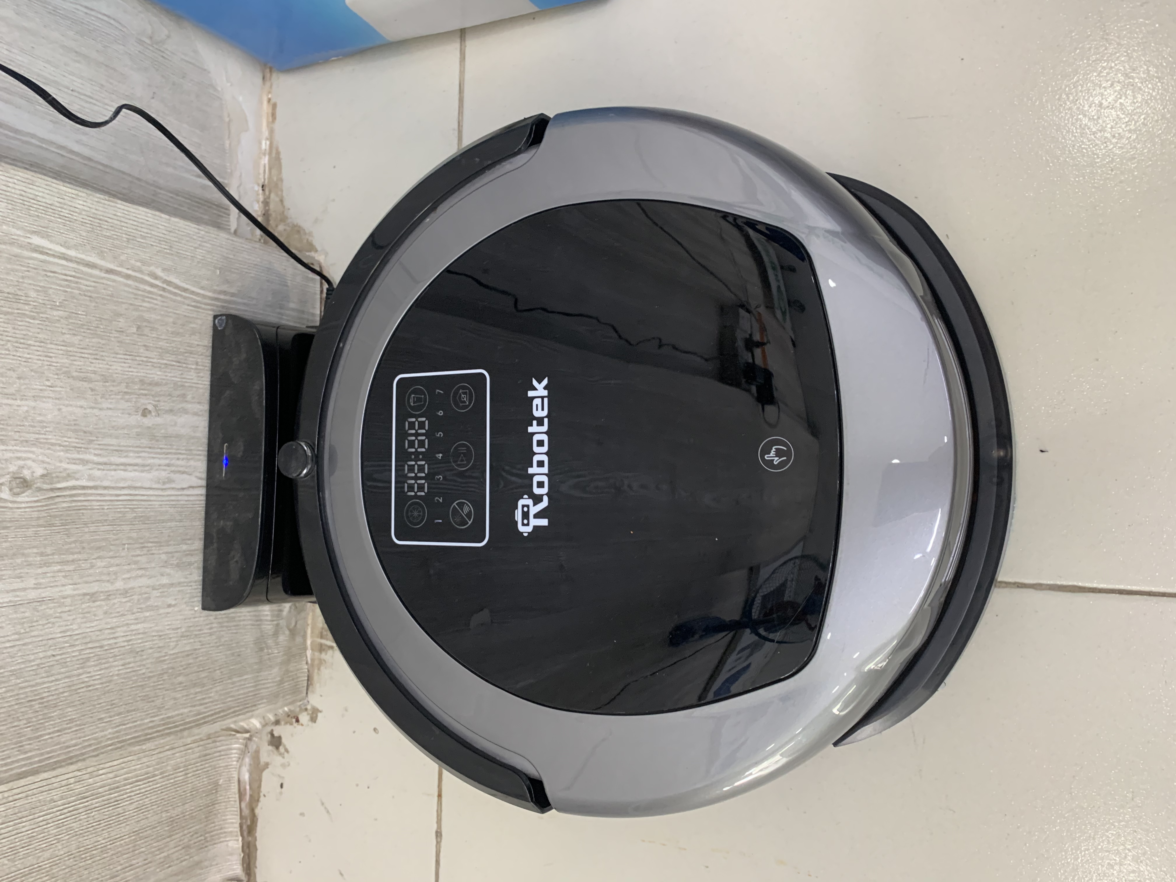 Robot hút bụi tích hợp lau nhà 2 in 1 Robotek W600 Wifi