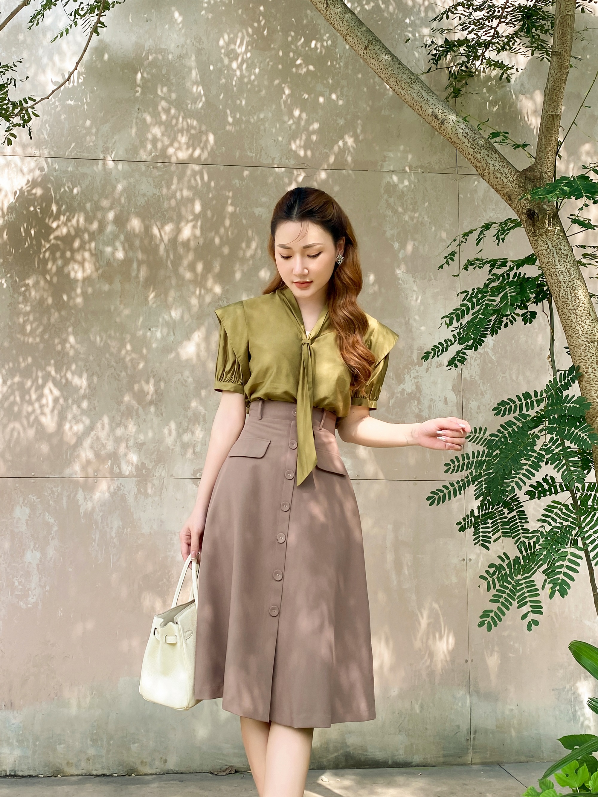 Chân váy công sở nữ heradg dáng midi xòe nhẹ, cạp cao đính kèm hàng cúc thời trang, chất vải tuytsi cao cấp sjpbc2012