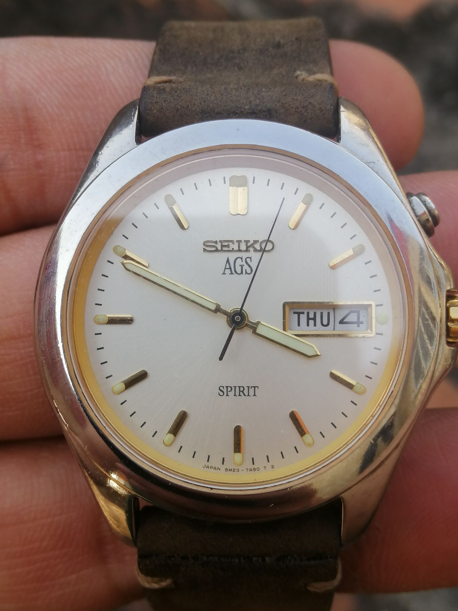 Đồng hồ năng lượng chuyển động nam hiệu SEIKO AGS của Nhật