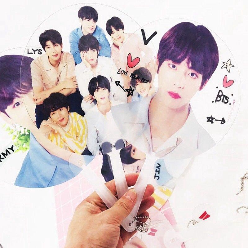 Quạt trong BTS World Tour kèm tag trong đáng yêu