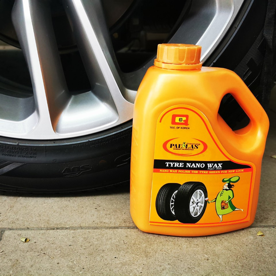 Wax đánh bóng vỏ xe pallas 1.5 lít ...chai dung dịch cao su non pallas làm mới làm bóng vỏ lốp xe máy, oto,...