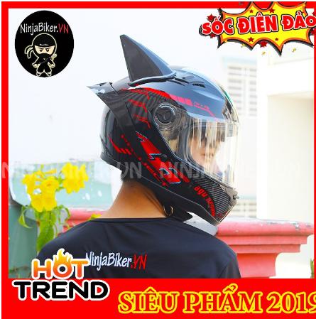Compo nón fullface AGU tem phản quang màu đỏ gắng sừng batman đen và đuôi gió