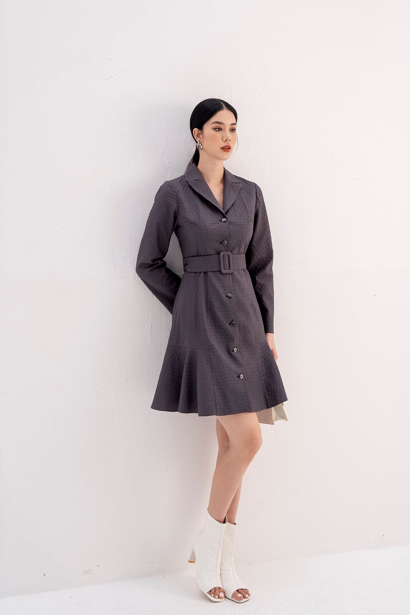 Đầm tay dài dáng thắt eo cổ bẻ eva de eva 21adke194g