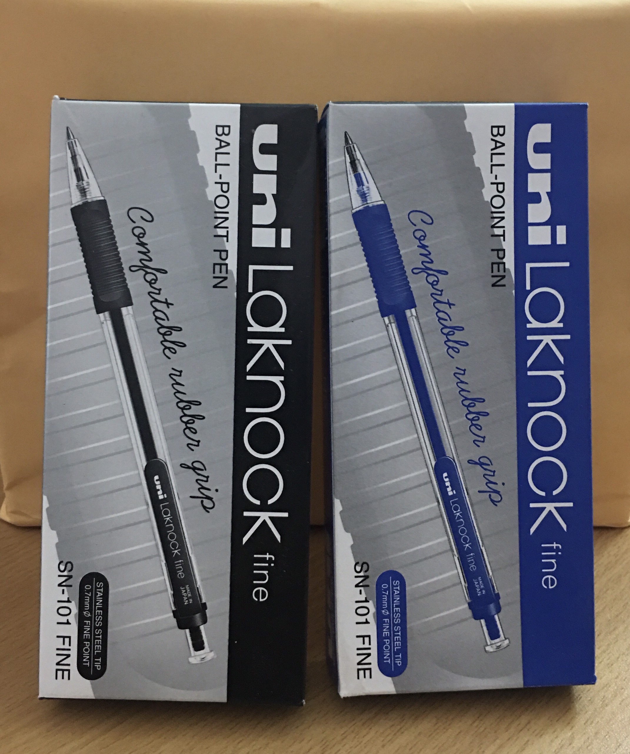 Bút bi bấm nhật bản uni lacknock fine sn-101