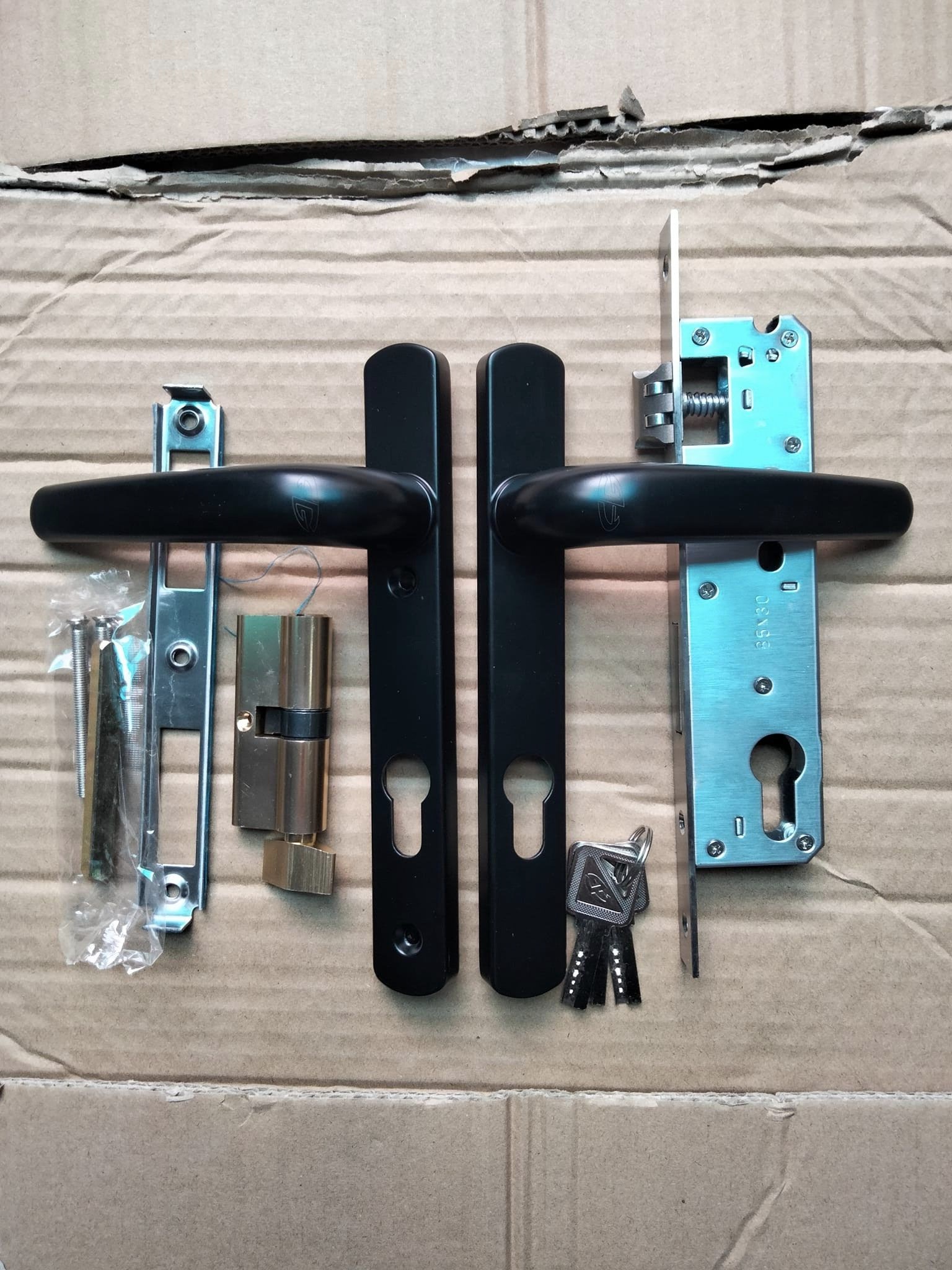 KHÓA ĐƠN ĐIỂM AGM HỆ 55 VÁT CẠNH LẮP CHO CỬA NHÔM XINGFA CHẮC CHẮN