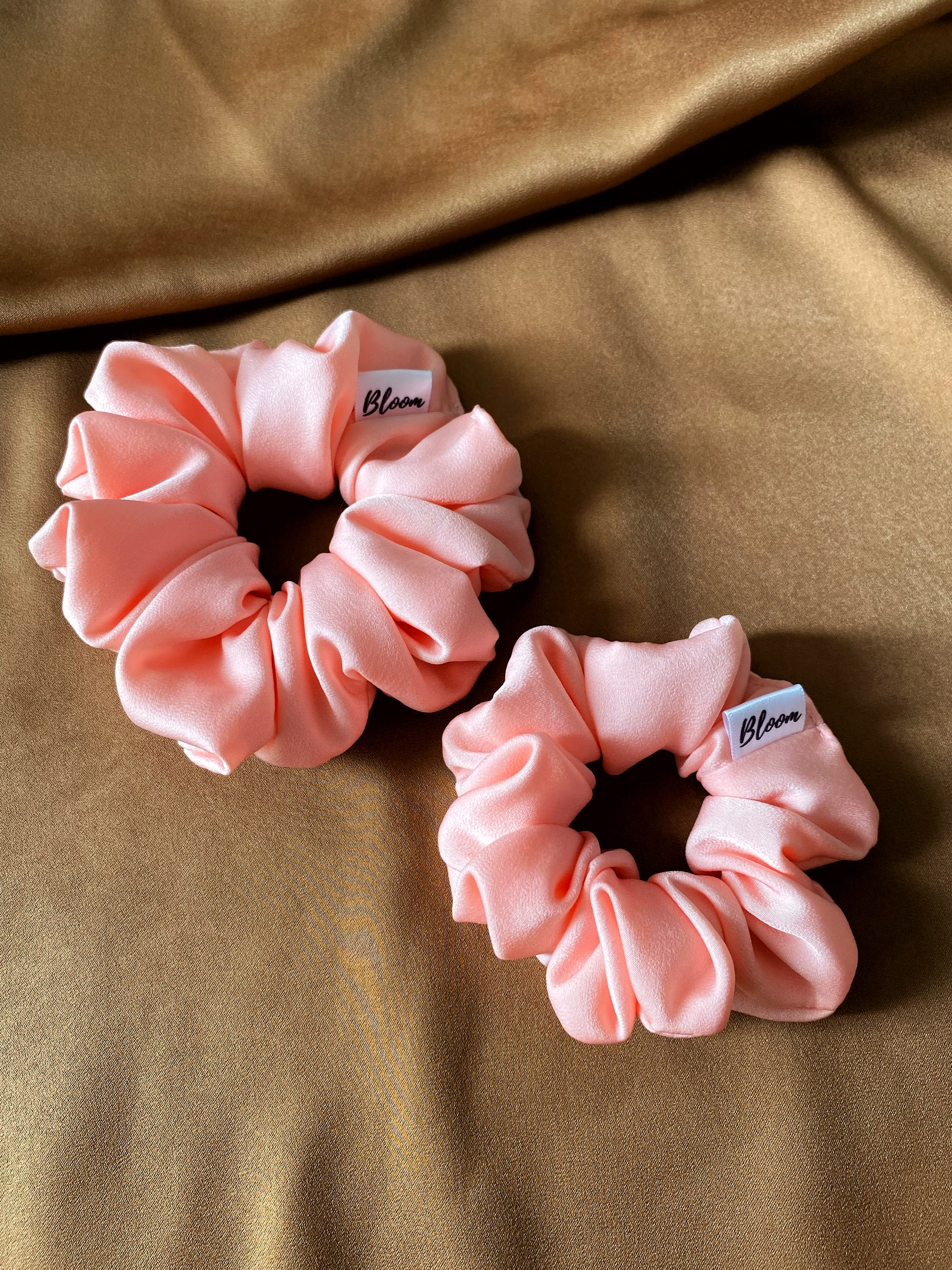 Dây cột tóc lụa ngọc trai màu hồng sáng _ Mini_Scrunchies