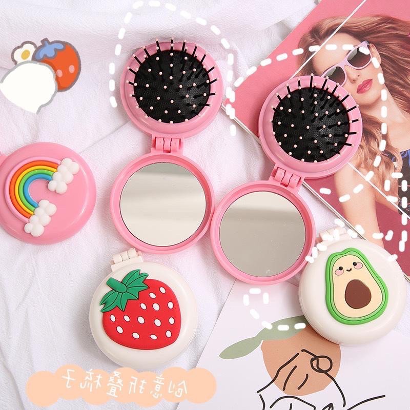 Gương Tròn Gấp Gọn Cute Kèm Lược Mát Xa Bỏ Túi Có Hình Dễ Thương