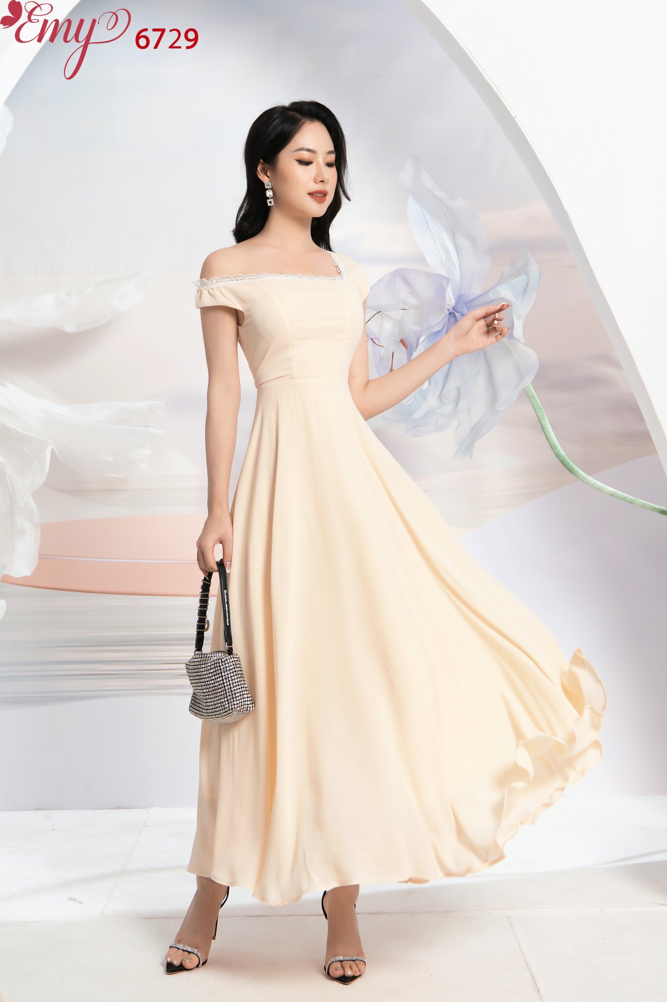 Đầm emy em6729 maxi xoè nền kem