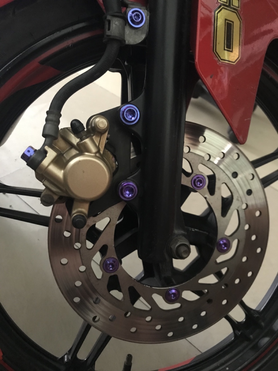 Ốc titan GR5 dù 10ly 2.5cm gắn bát heo dầu trước Yamaha Exciter 135, 150, FZ - giá 1 con