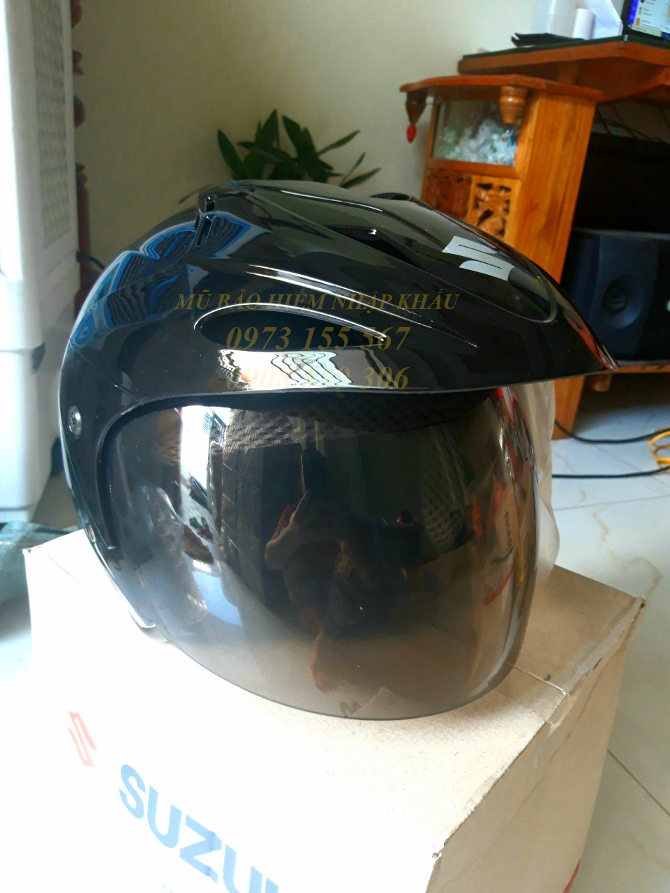 Mũ bảo hiểm SUZUKI trầy xước nhẹ