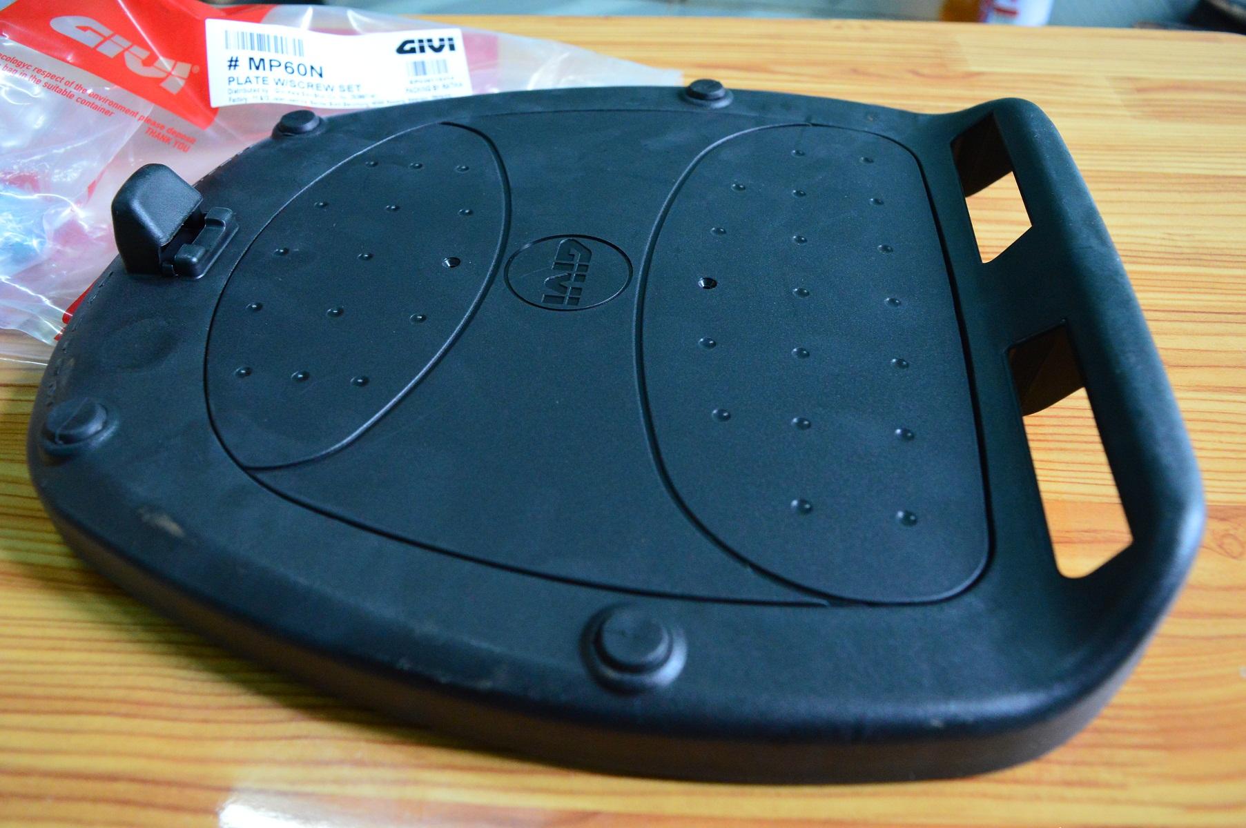 [HCM]Đế đệm givi MP60N miếng đệm nhựa gắn cho baga xe máy