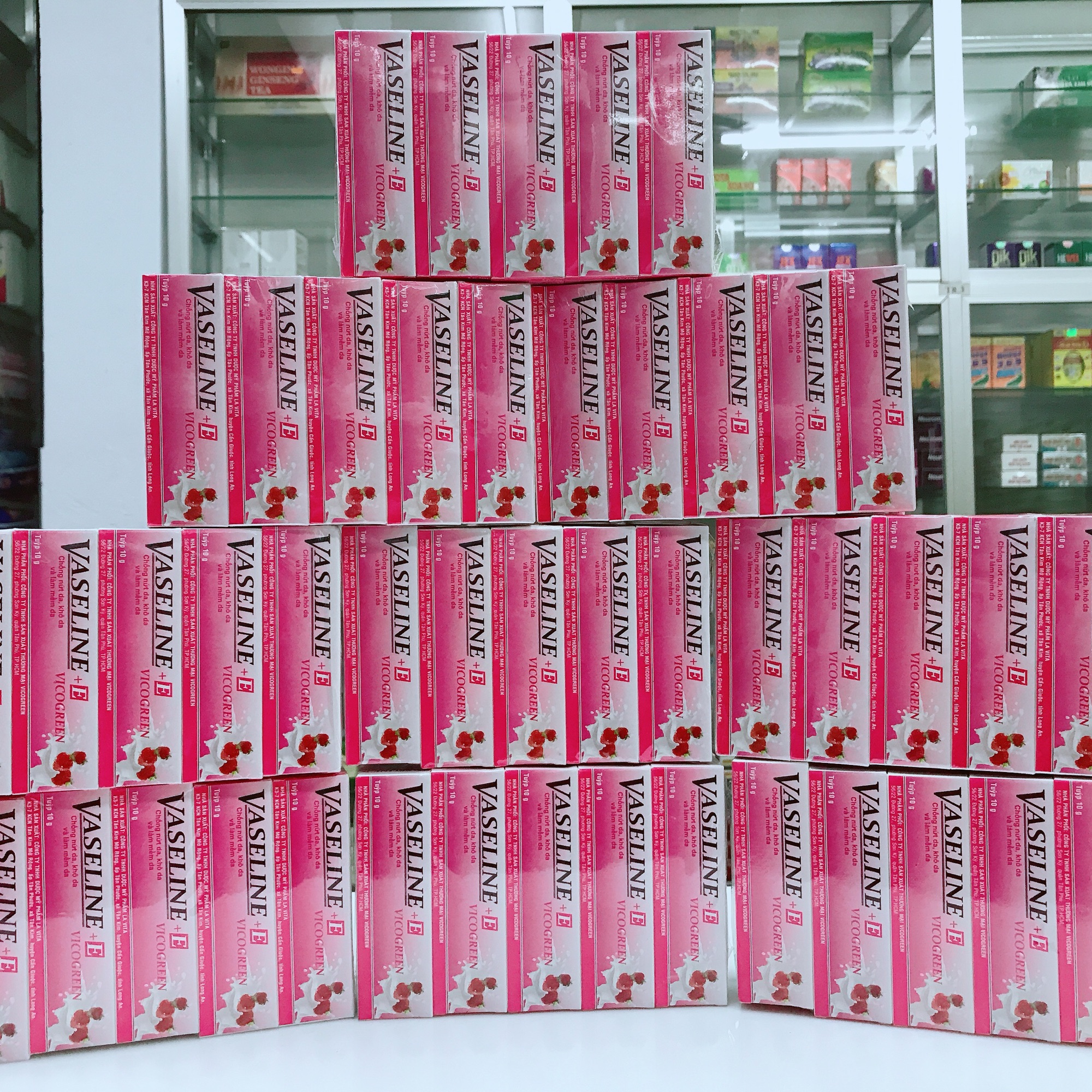 [HCM]VASELINE Pure E+ dưỡng môi TUÝT/10gr không màu hương dâu