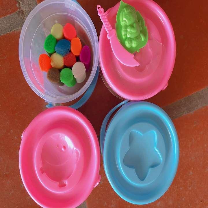 Đất Nặn Xô 12 màu 2Hộp