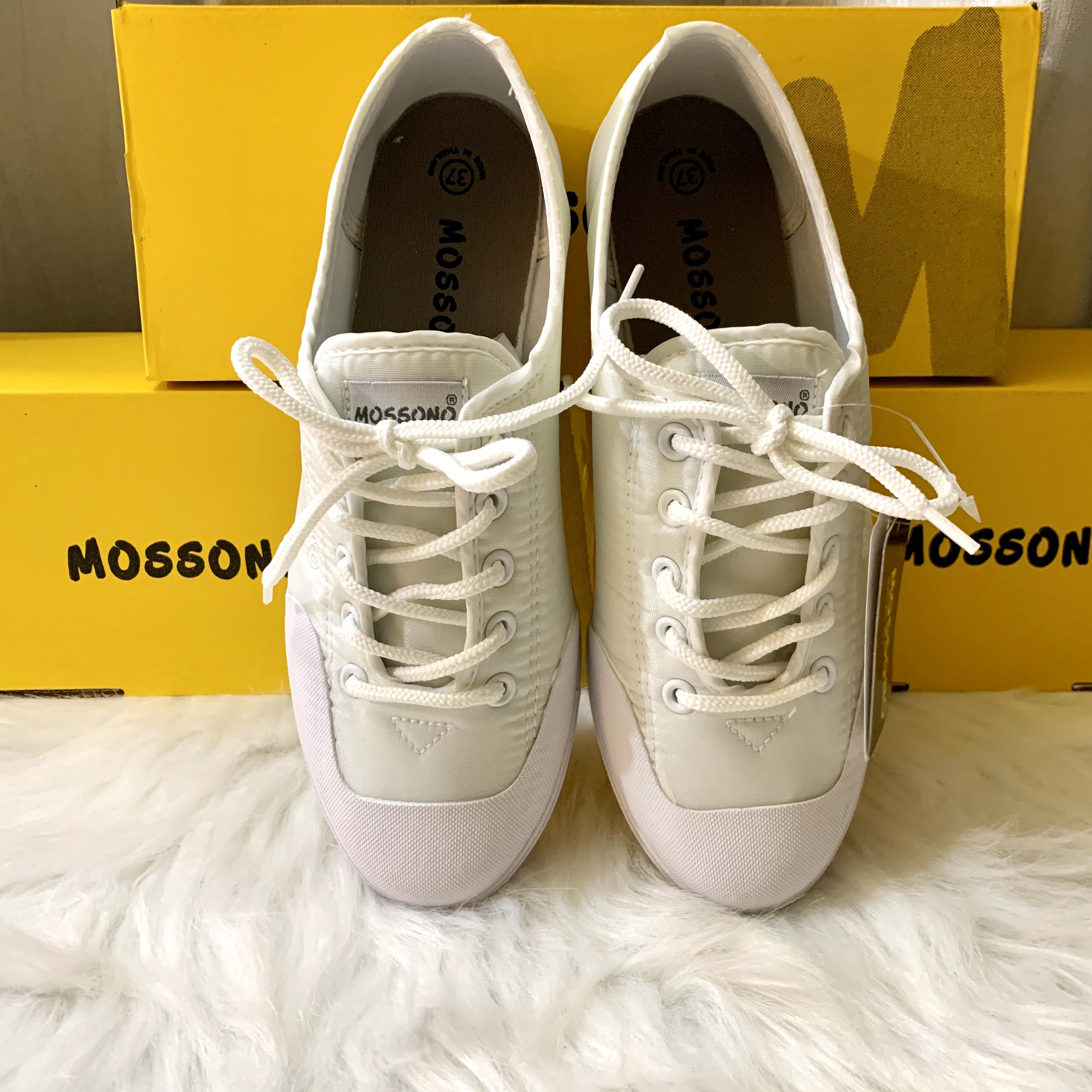 Giày Nữ Thái Lan Mossono Vải Dù Thể Thao Cá Tính Năng Động Trẻ Trung MWS010 TRẮNG