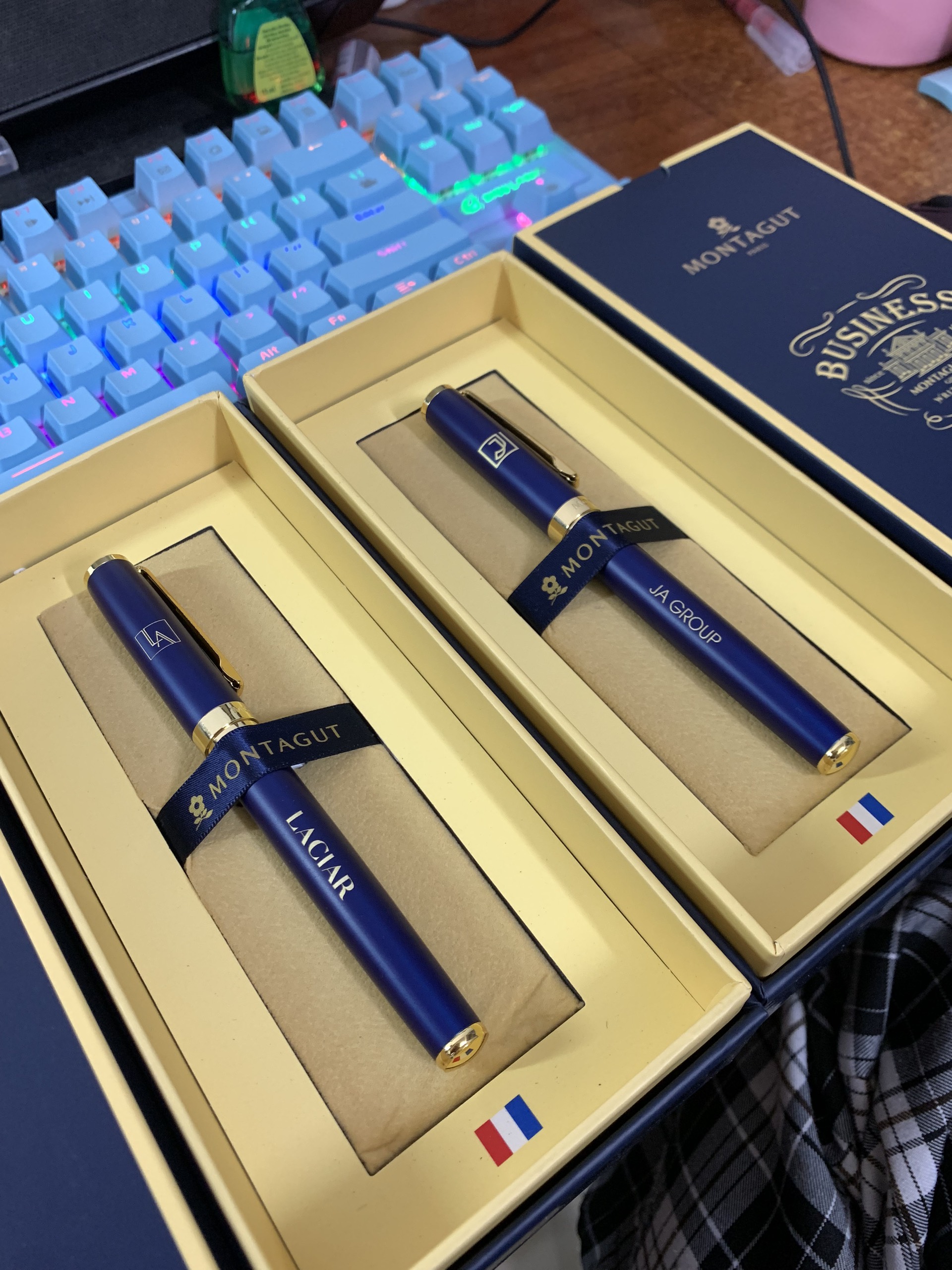 Bút ký Montagut cao cấp, BÚT KÝ KHẮC TÊN MIỄN PHÍ THEO YÊU CẦU KHẮC LOGO - FULL BOX