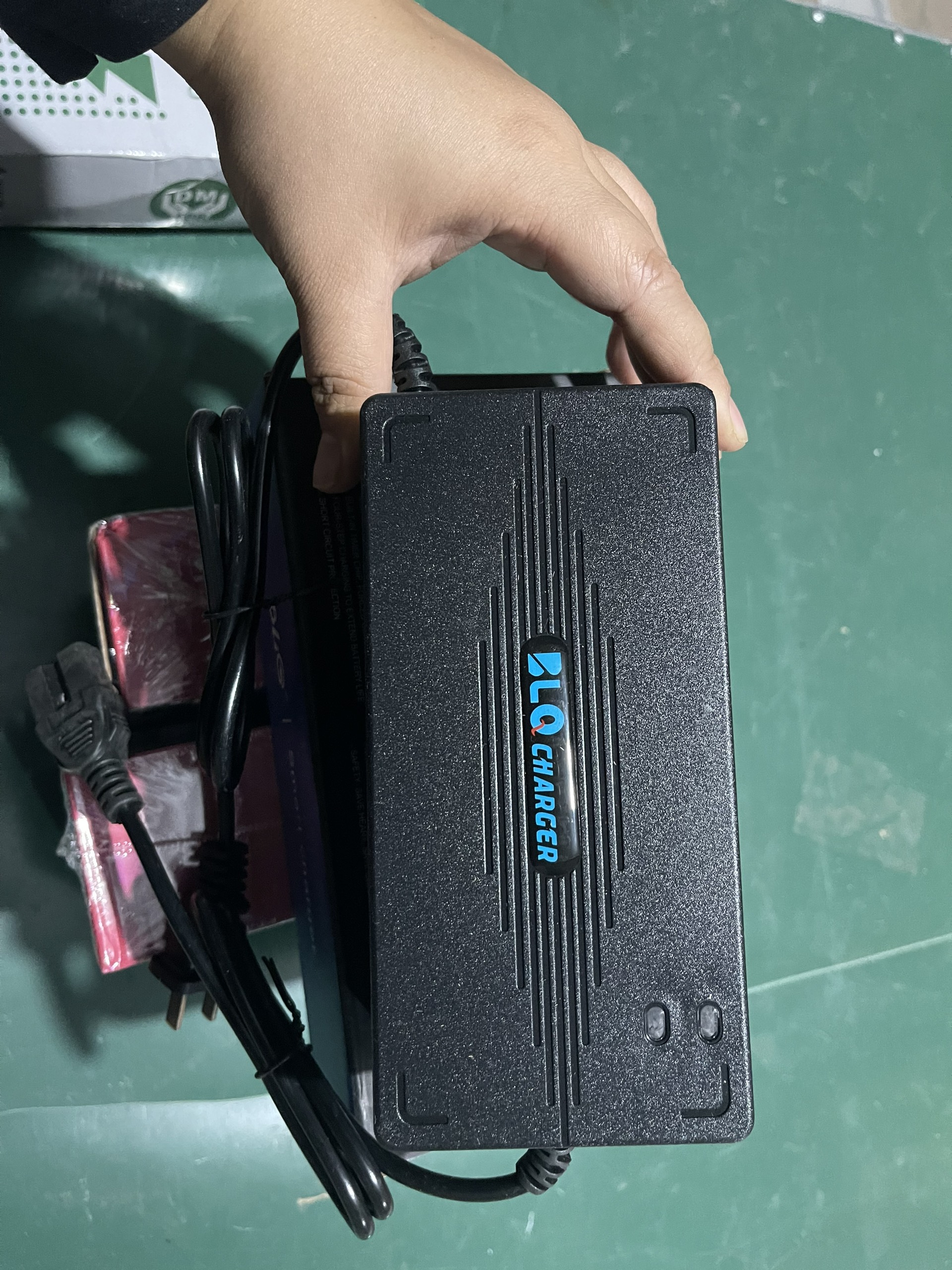 Sạc xe đạp điện 36v-12ah tự ngắt chống bình