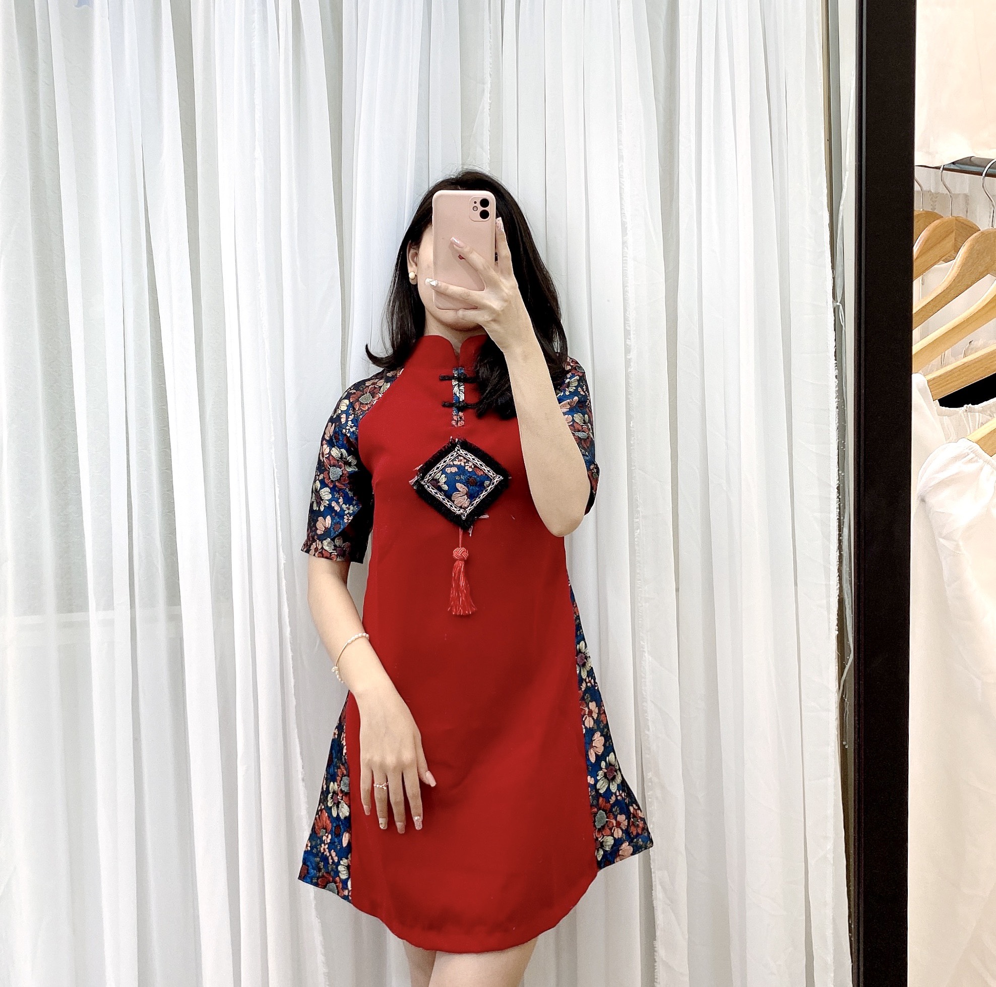 Áo dài cách tân đầm tết gấm thêu họa tiết hoa mai hoa đào chất tuyết mưa mịn phong cách thời trang mùa xuân