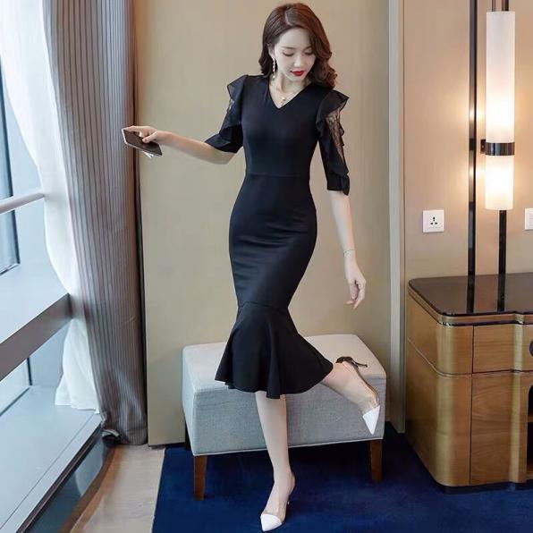 Đầm đen tay ren đuôi cá