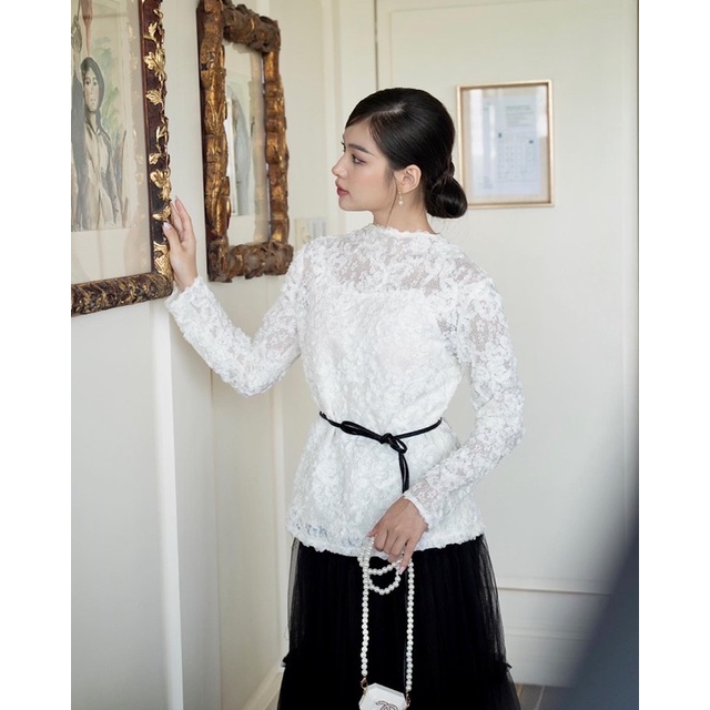 𝐇𝐚𝐧𝐚 𝐓𝐨𝐩 - áo tơ ép hoa nổi kèm váy 2 dây và dây đai da | Momizi