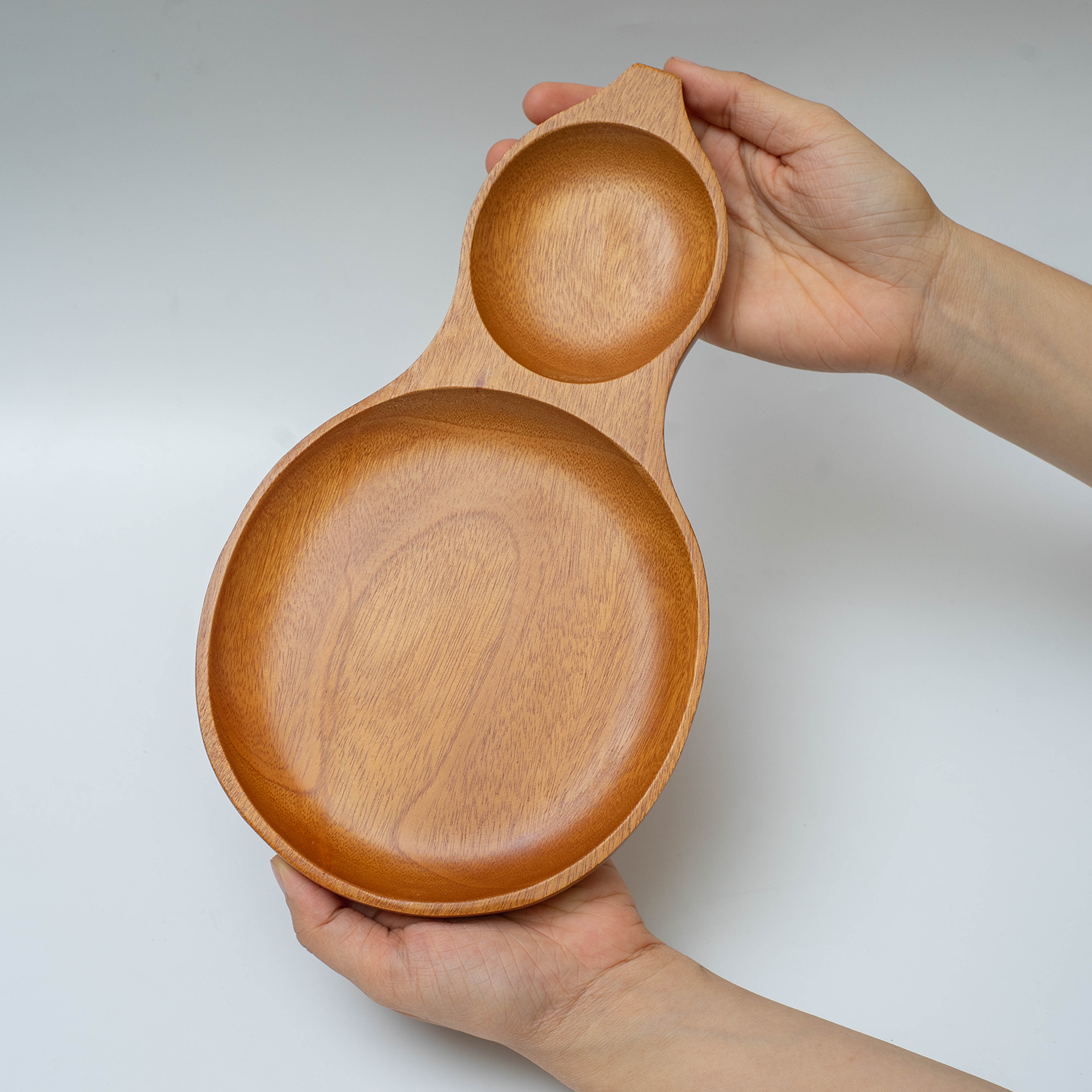 Dĩa gỗ hình bầu hồ lô Viewood bằng gỗ xà cừ tự nhiên - gỗ nguyên khối- màu sắc tự nhiên - an toàn thực phẩm - kích thước 27x15cm