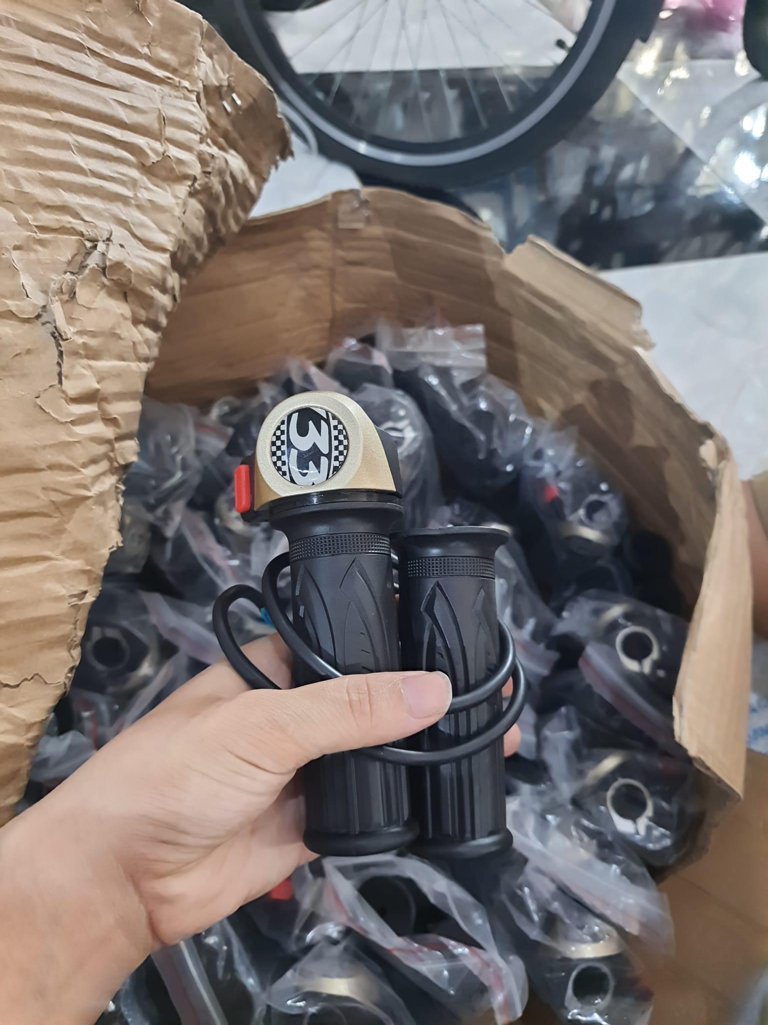 Tay ga xe điện 133s