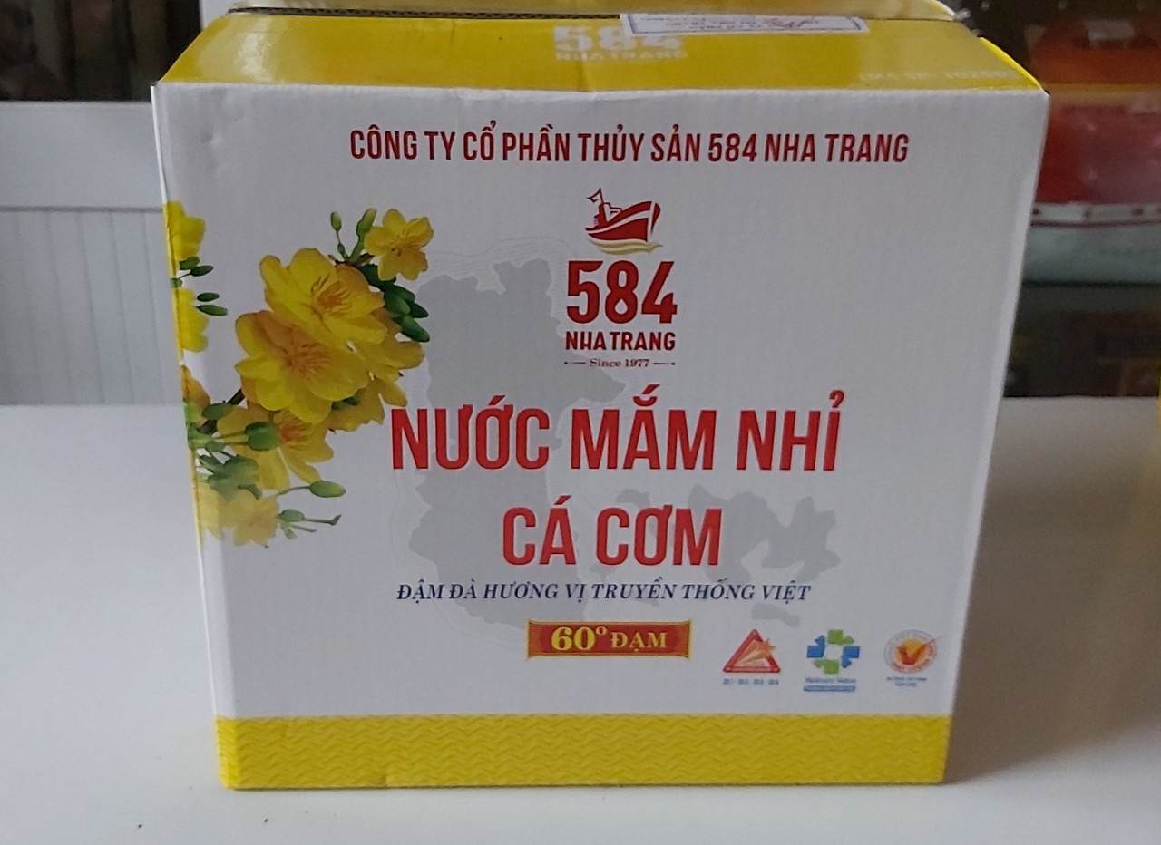 Thùng 12 chai tt nm nhỉ cá cơm 584 nha trang 60 độ đạm-200ml/chai.