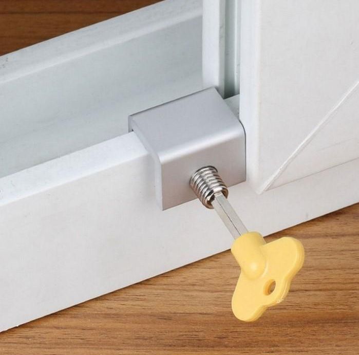 CHỐT KHÓA AN TOÀN CHO CỬA LÙA, tiện ích cho cửa sổ lùa trong chung cư. 628.722