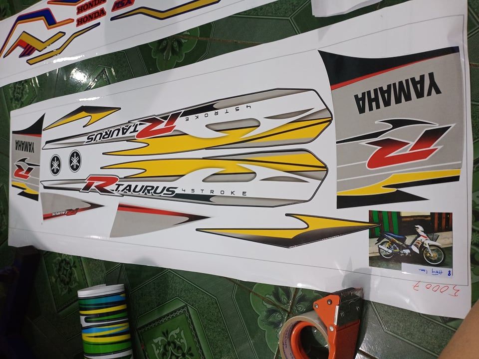 tem rời taurus R xe trắng đen